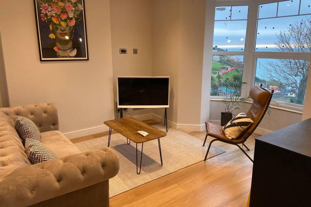 Spacious 1 Bedroom Apartment With Sea Views Ньюкі Екстер'єр фото