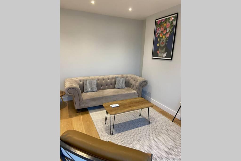 Spacious 1 Bedroom Apartment With Sea Views Ньюкі Екстер'єр фото