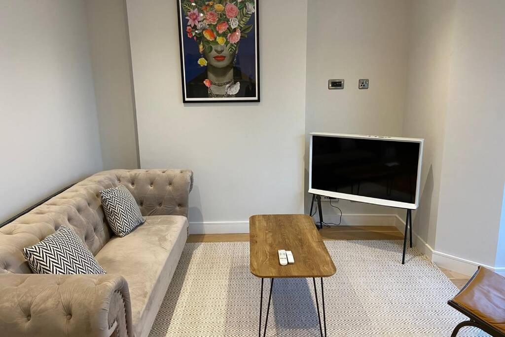 Spacious 1 Bedroom Apartment With Sea Views Ньюкі Екстер'єр фото